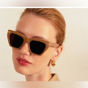 Cat eye sunglasses in camel, NWT!